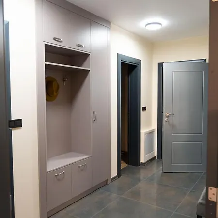 апартамент за настаняване октавия, Octavia House 公寓 *